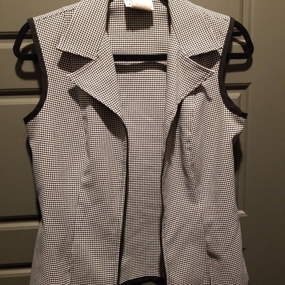 Black and White Vest - Picture 1 of 1